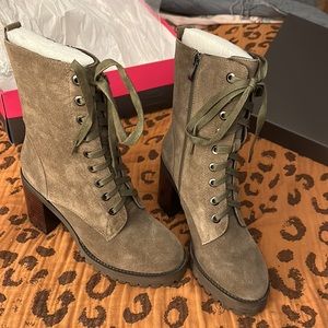 VINCE CAMUTO HEELED LACE UP COMBAT BOOT TAUPE 9